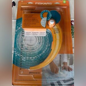 Fiskars Fabric Circle Cutter 2015 New in Package